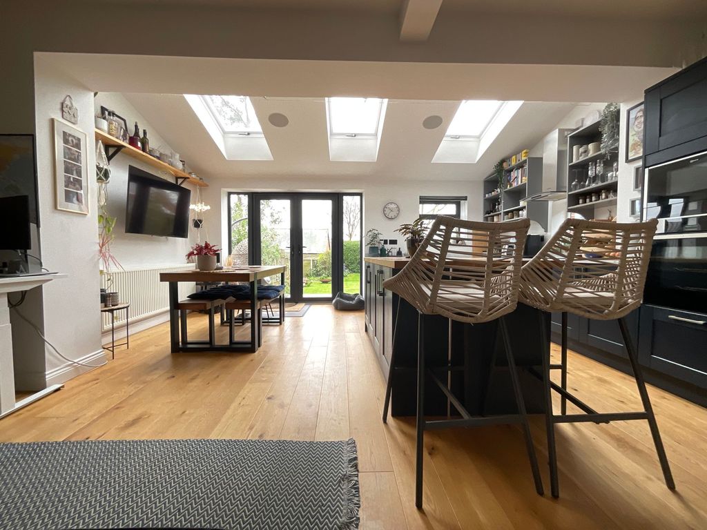 Property photo 3 of 25