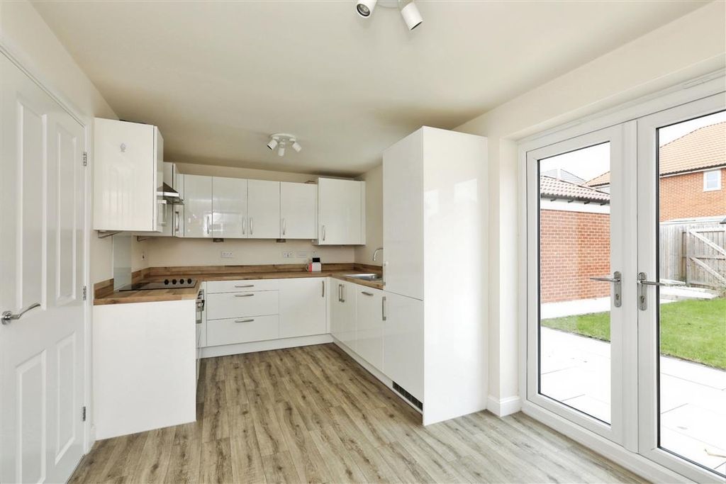 Property photo 2 of 15 Kitchen