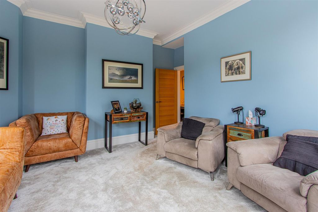 Property photo 2 of 15 Penhill Road 18, 2-2.Jpg