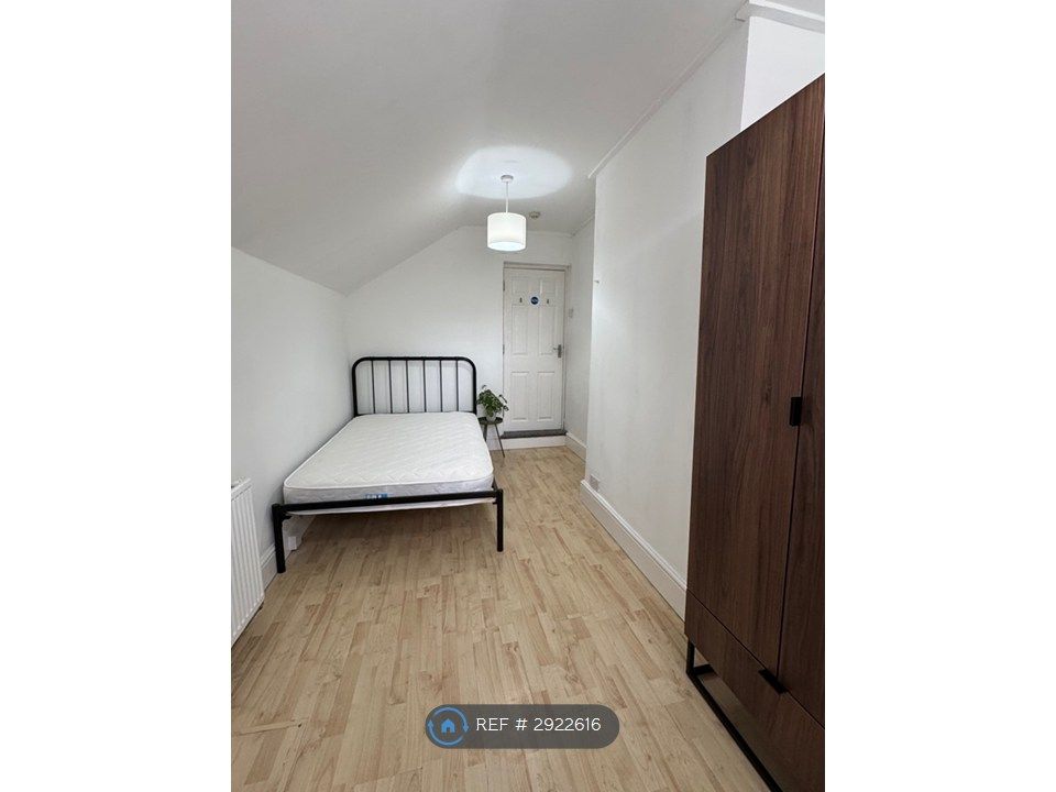 Property photo 2 of 9 Furnished Bedroom