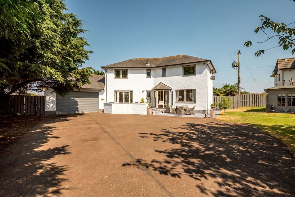 Property photo 3 of 32