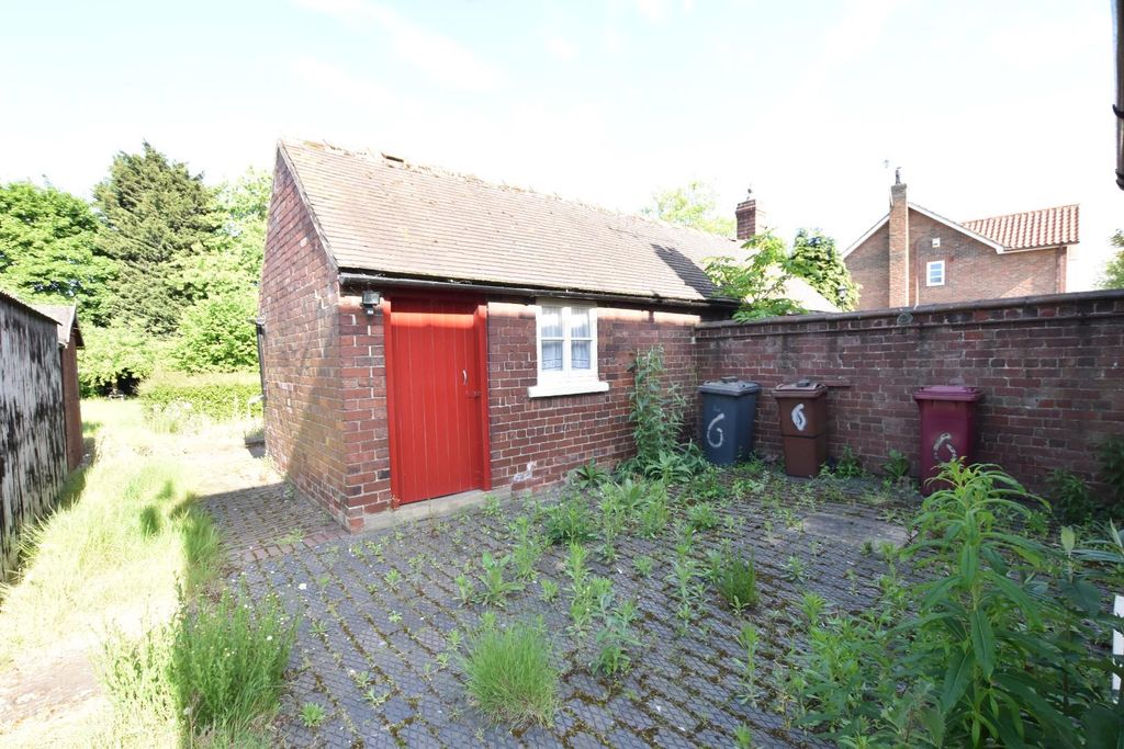 Property photo 3 of 24