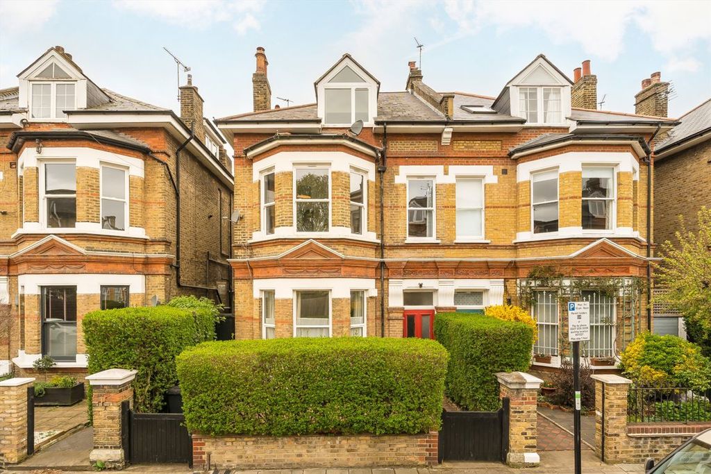 Property photo 1 of 8