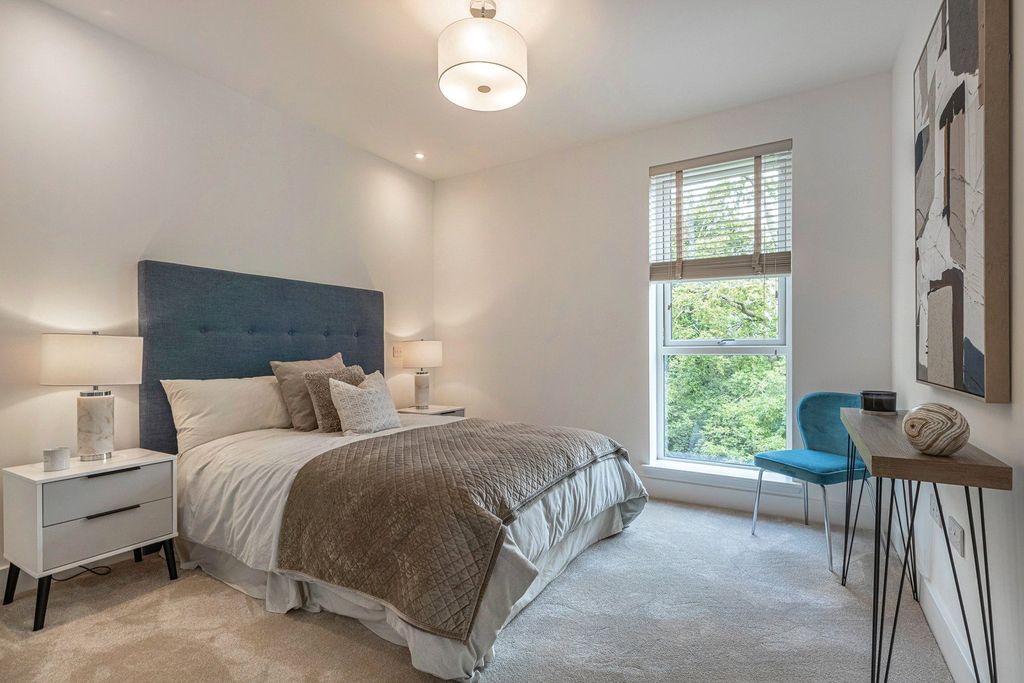 Property photo 1 of 10 Principal Bedroom