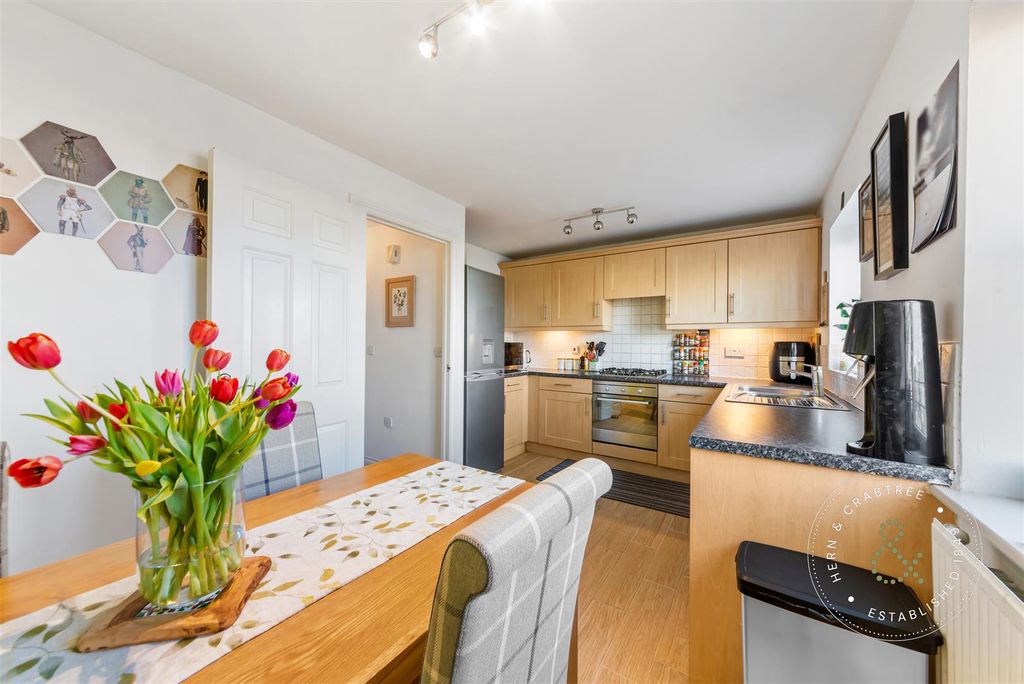 Property photo 2 of 32 Heol Dewi Sant, Heath (39).Jpg