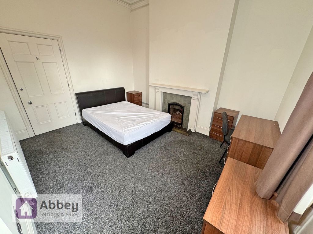 Property photo 1 of 12 Bedroom