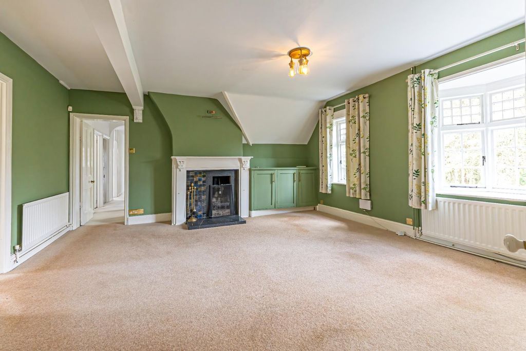Property photo 2 of 32