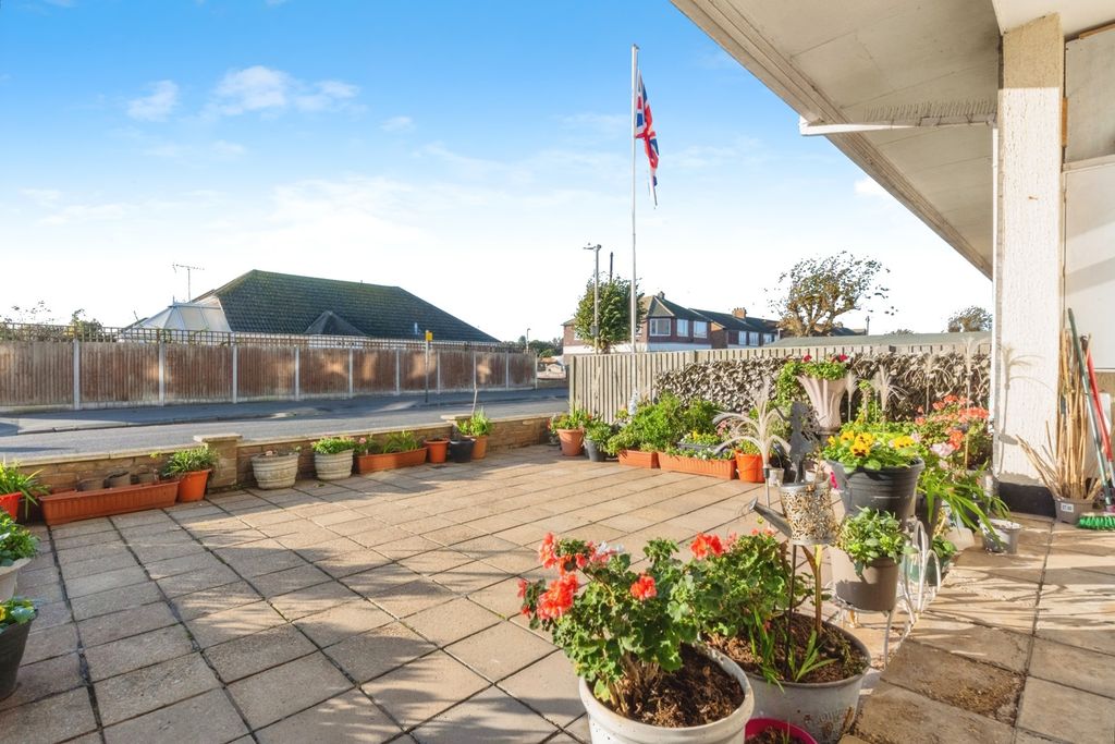 Property photo 2 of 13 Garden