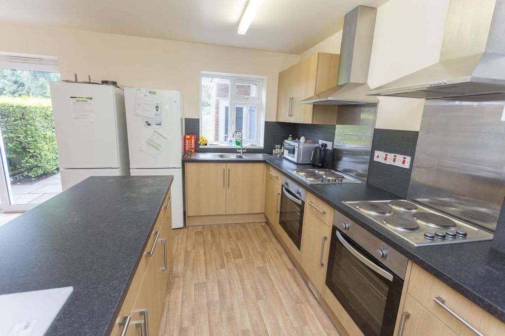 Property photo 2 of 11 Kitchen.Jpg