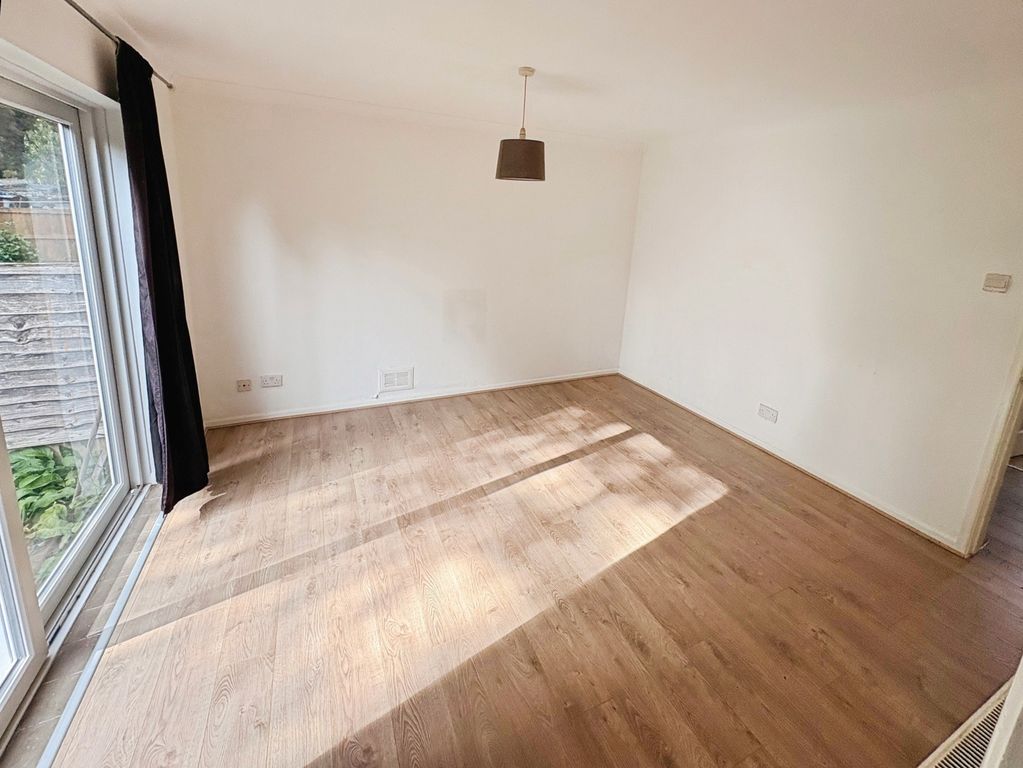 Property photo 3 of 7 Living Room