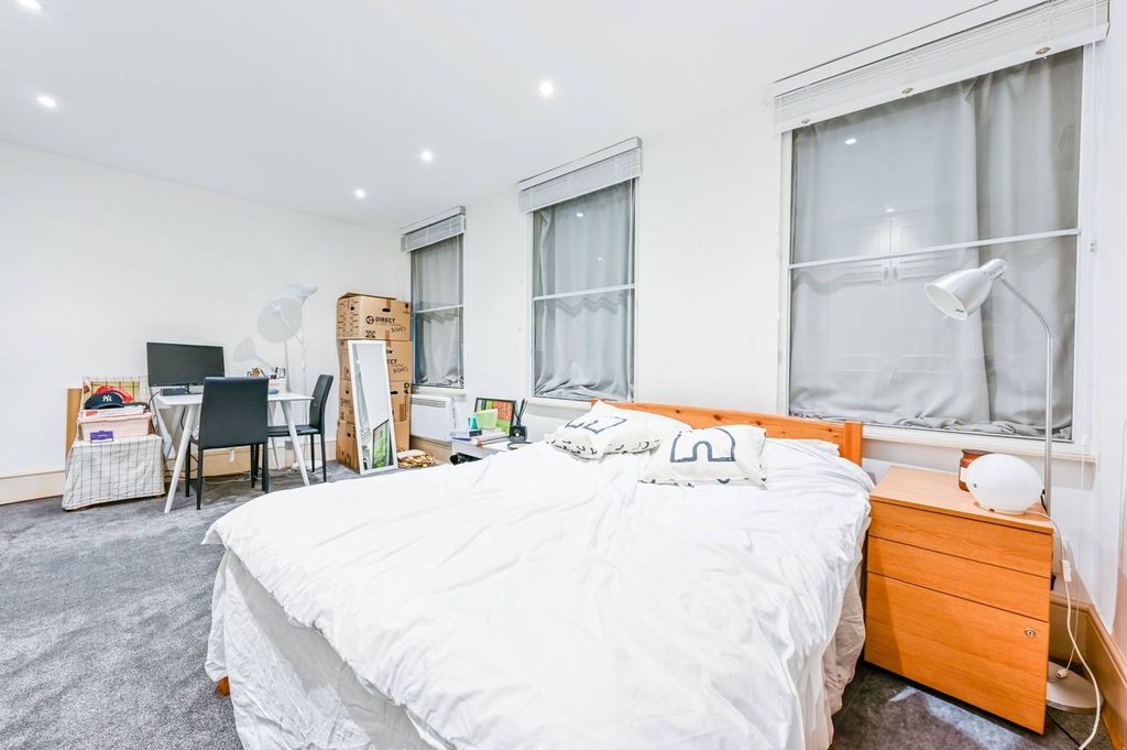 Property photo 3 of 6