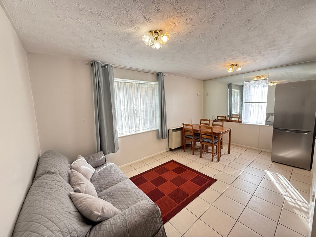 Property photo 1 of 10 Photo 0