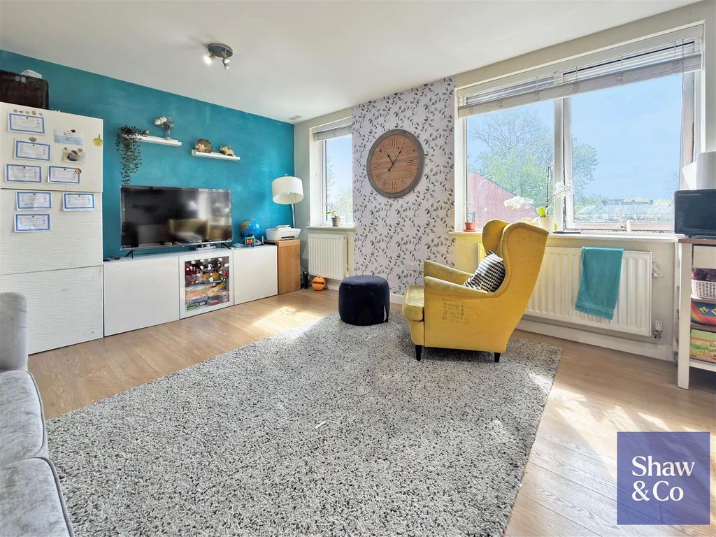 Property photo 3 of 7 Lounge.Jpeg