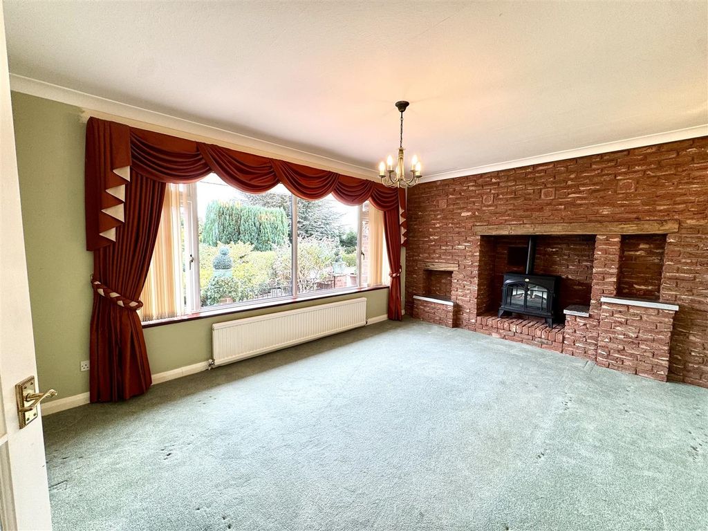 Property photo 2 of 26 Sitting Room