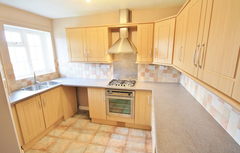 Property photo 3 of 6 Kitchen