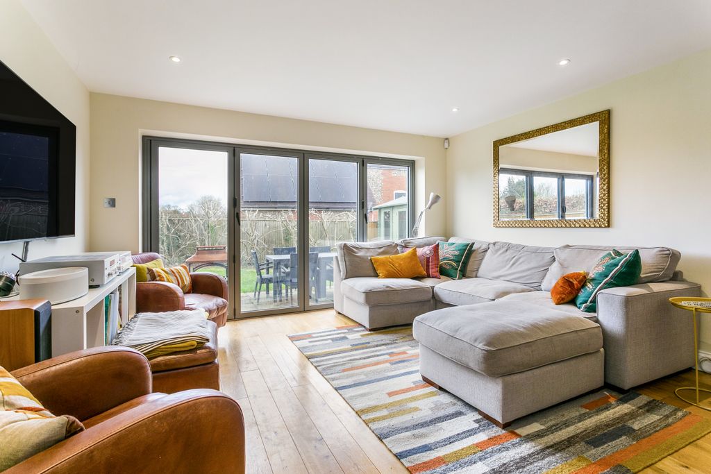 Property photo 2 of 20