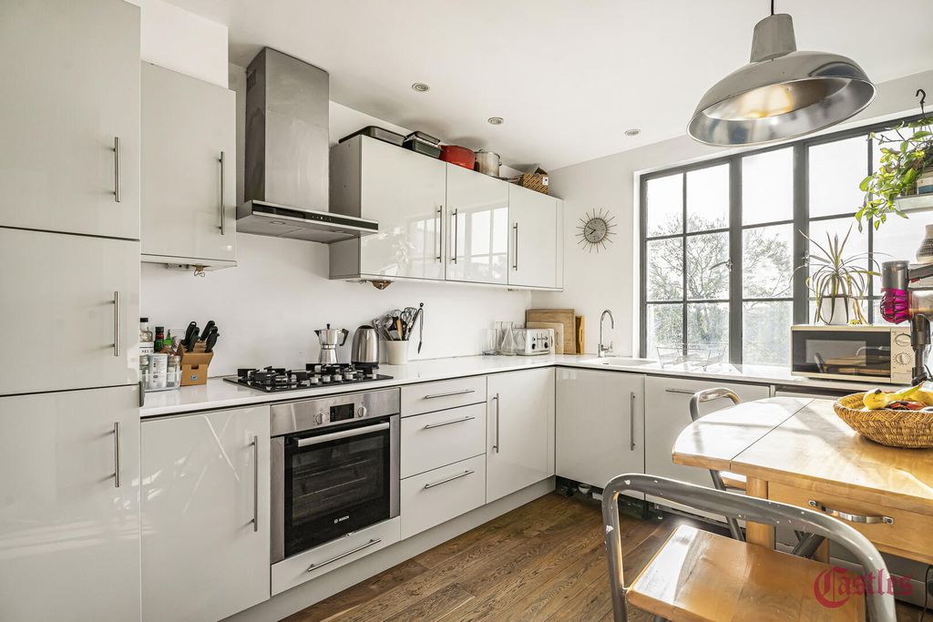 Property photo 3 of 46 Kitchen