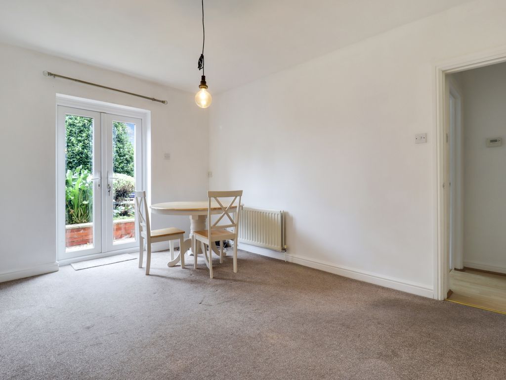 Property photo 3 of 16 Living-Room