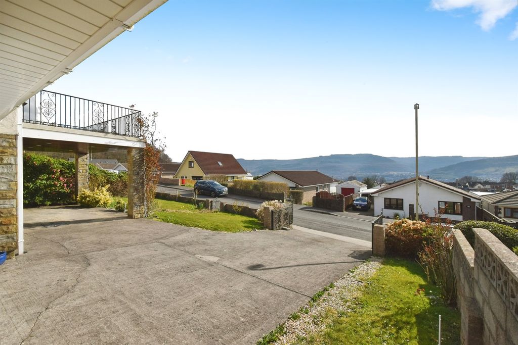 Property photo 3 of 34