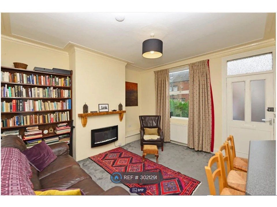 Property photo 1 of 13 Living Room