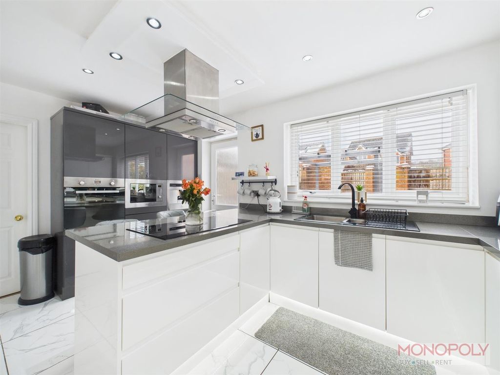 Property photo 2 of 20 Cam01943G0-Pr0590-Still006.Jpg