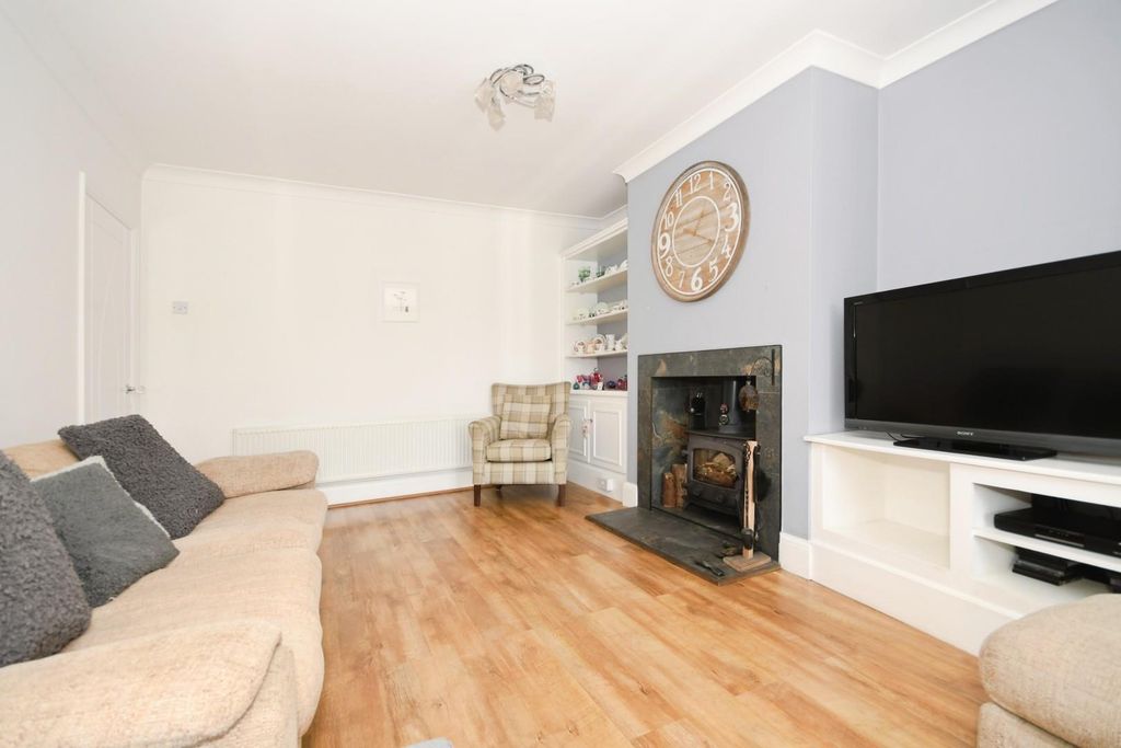 Property photo 3 of 16 Lounge 03.Jpg