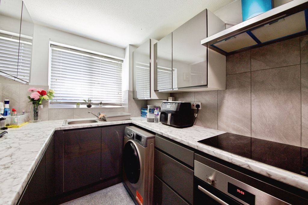 Property photo 3 of 16 Pbox-Img.Jpg