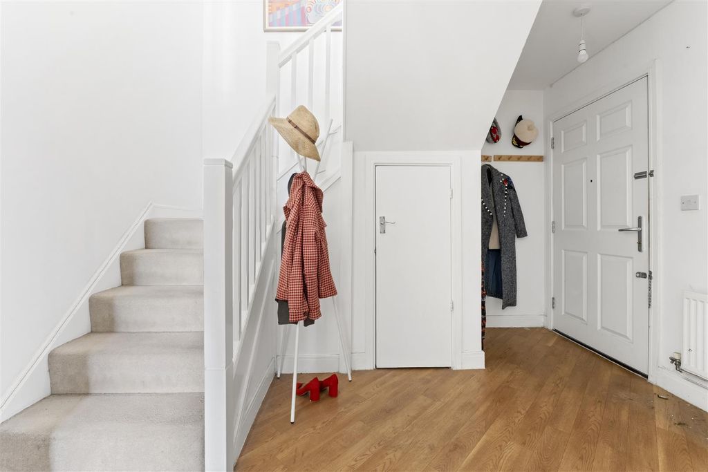 Property photo 3 of 28