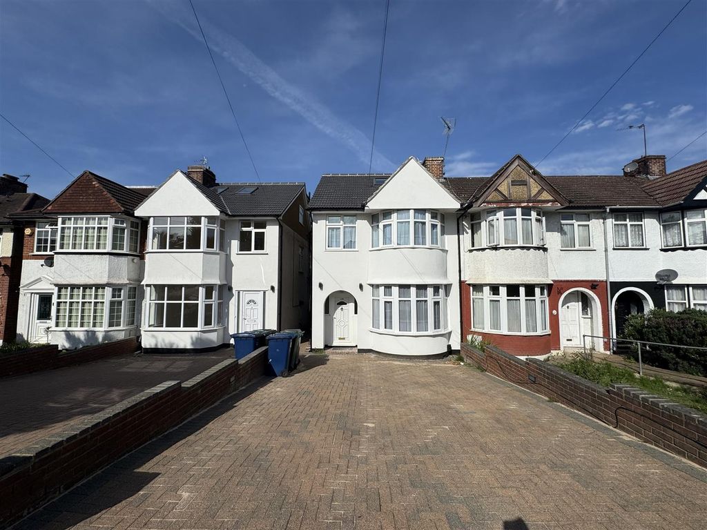 Property photo 1 of 19 Hampden Way N14