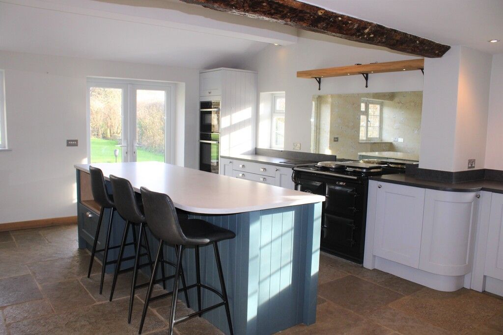 Property photo 3 of 17 Kitchen