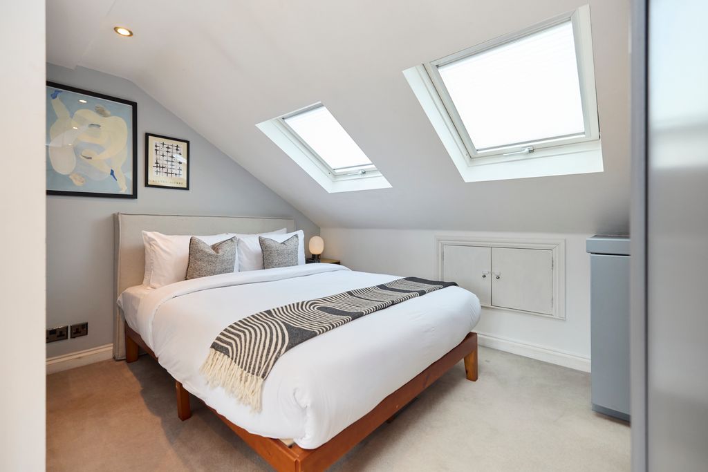 Property photo 1 of 8 Ln Bur 89_0004