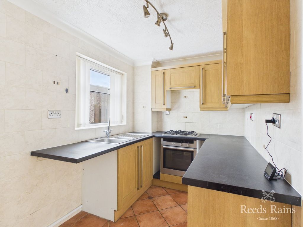 Property photo 3 of 18 Kitchen