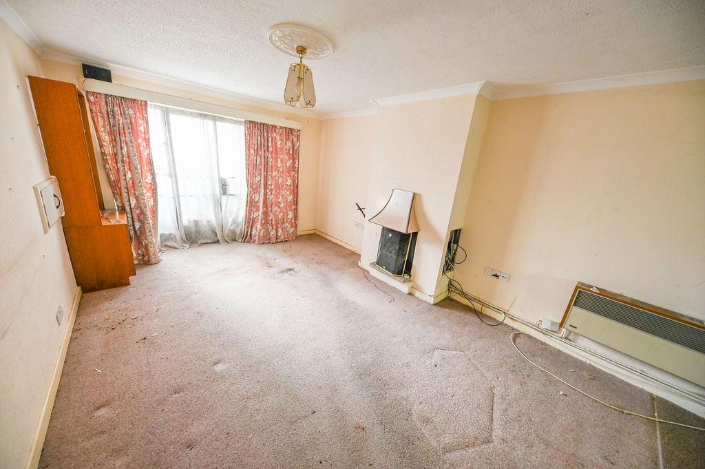 Property photo 3 of 14 Photo 4