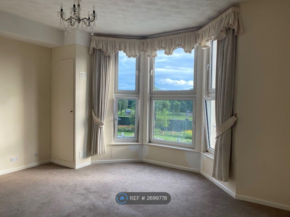 Property photo 2 of 9 Living Room