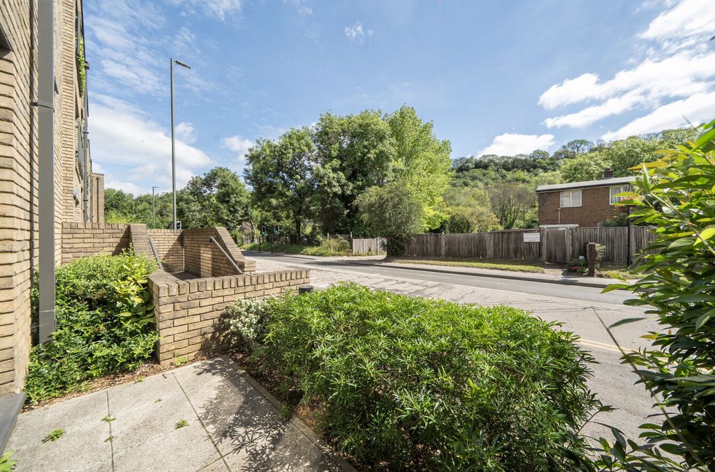 Property photo 3 of 9