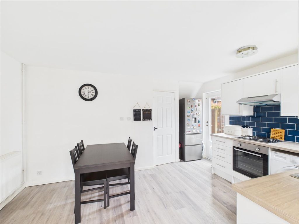 Property photo 3 of 13 Cam05170G0-Pr0036-Still006.Jpg