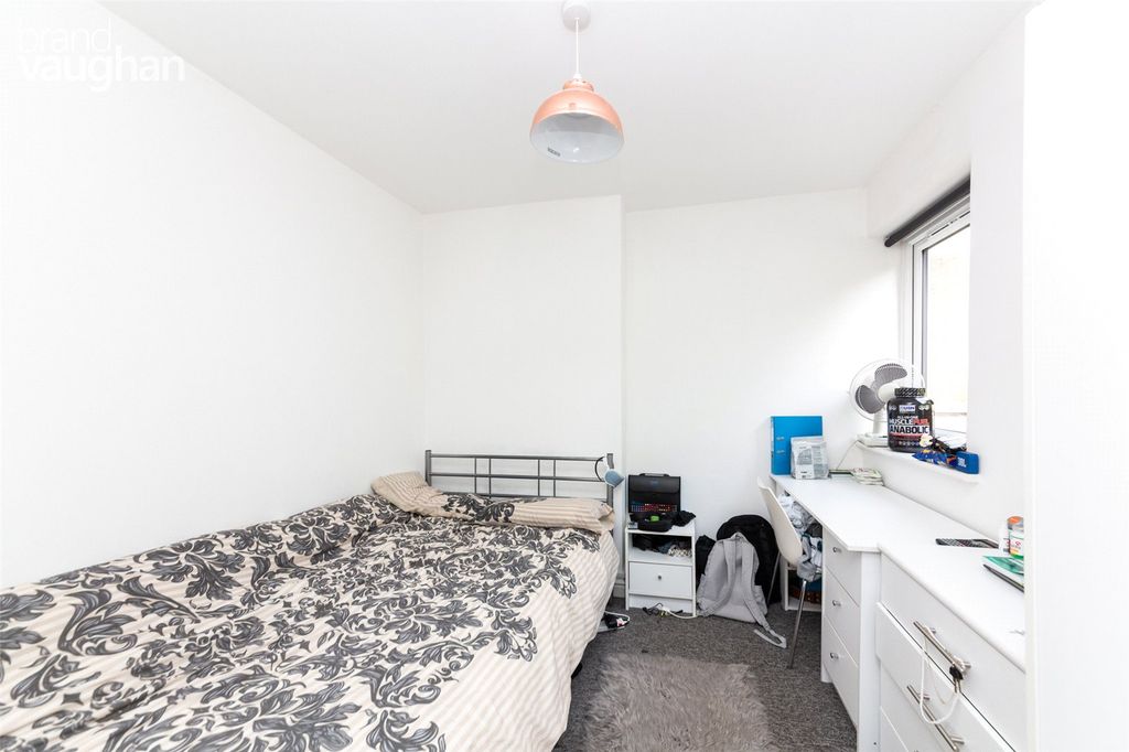 Property photo 3 of 8 Picture No. 10