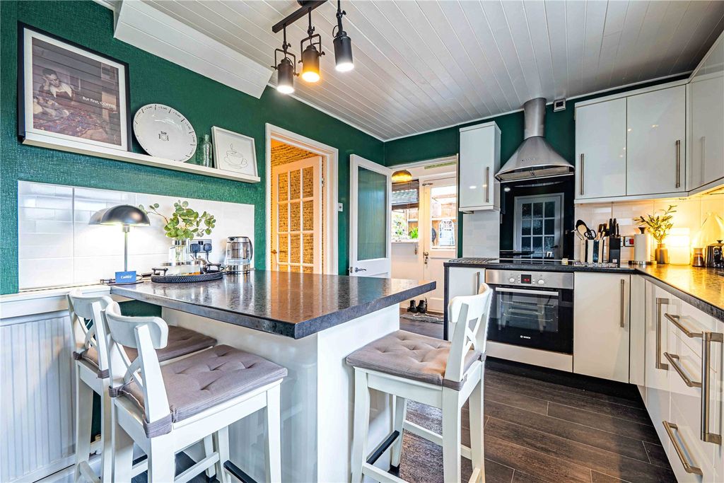 Property photo 2 of 19 Picture No. 17