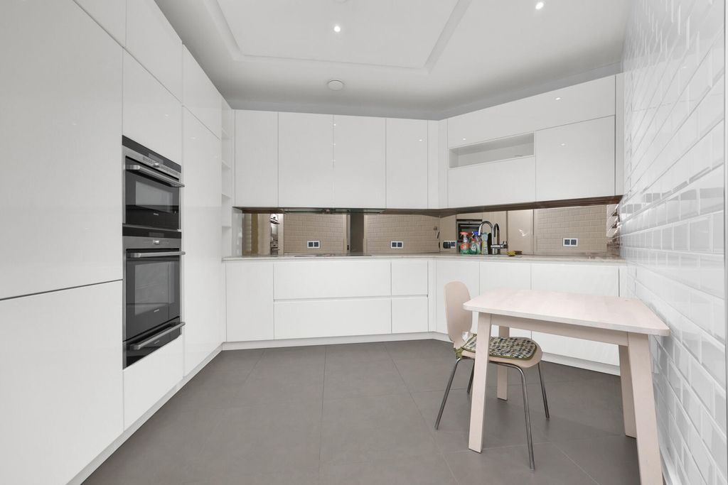 Property photo 3 of 36 Kitchen