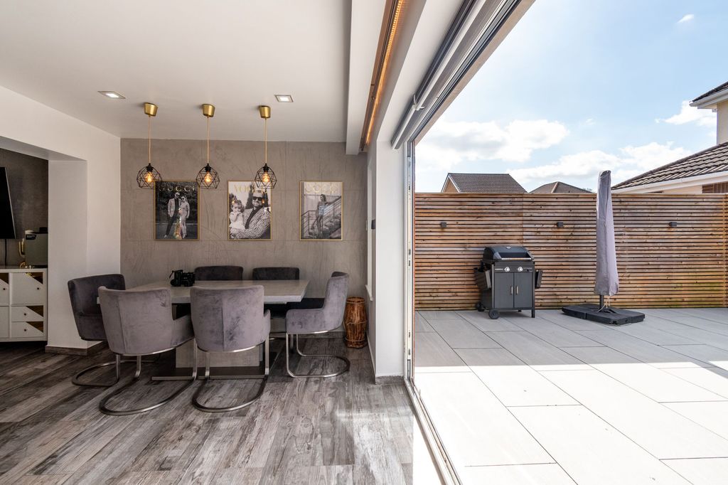 Property photo 3 of 48