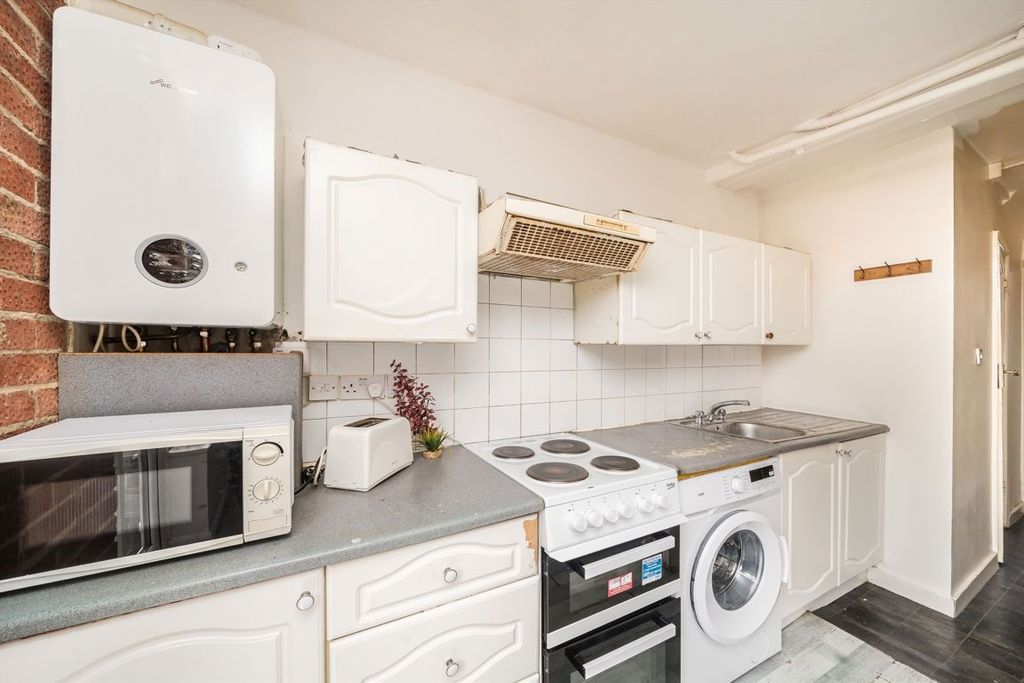 Property photo 3 of 6