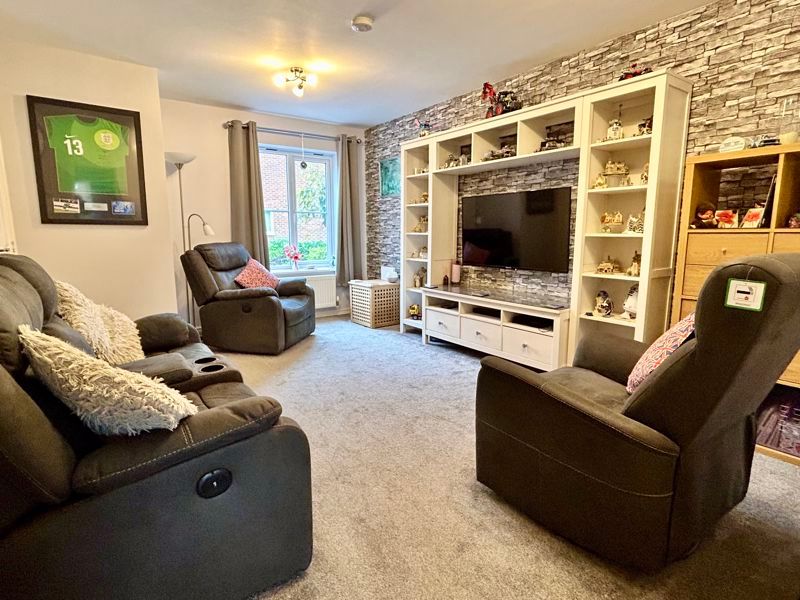 Property photo 2 of 16 Lounge