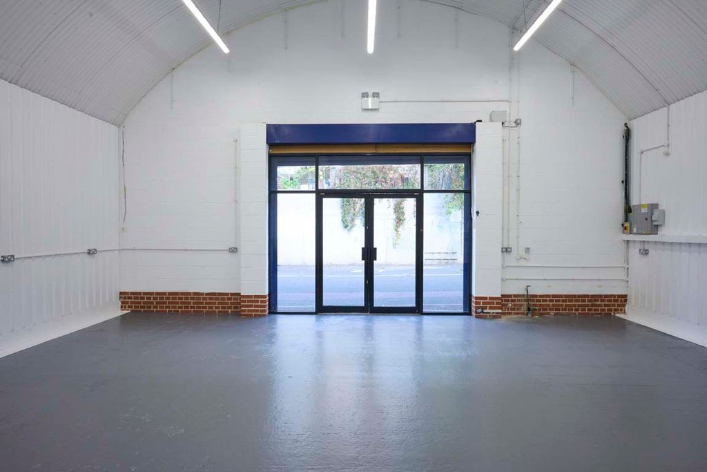 Property photo 2 of 4 An Empty Arch With White Lining