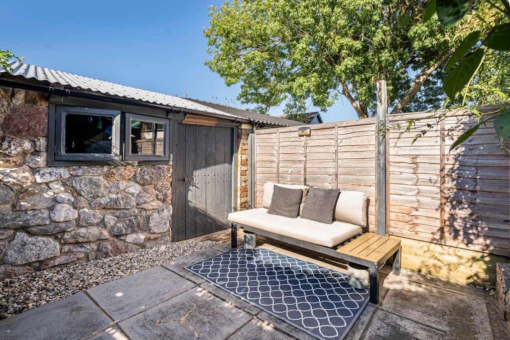 Property photo 3 of 19