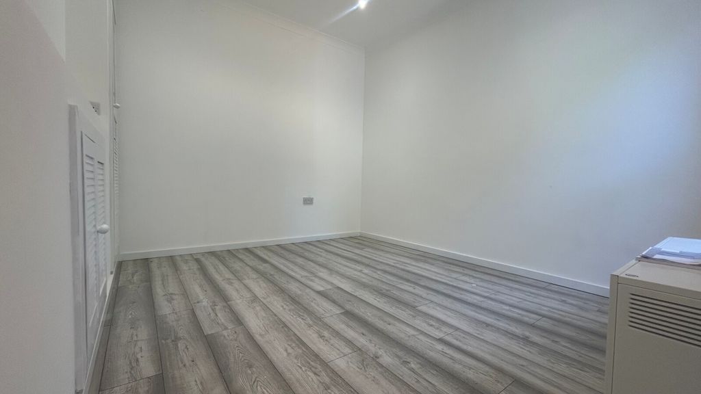 Property photo 3 of 5 Picture No. 05