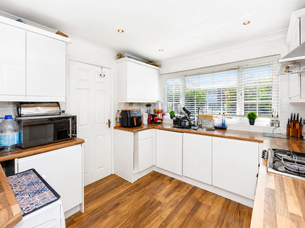 Property photo 3 of 16 Kitchen