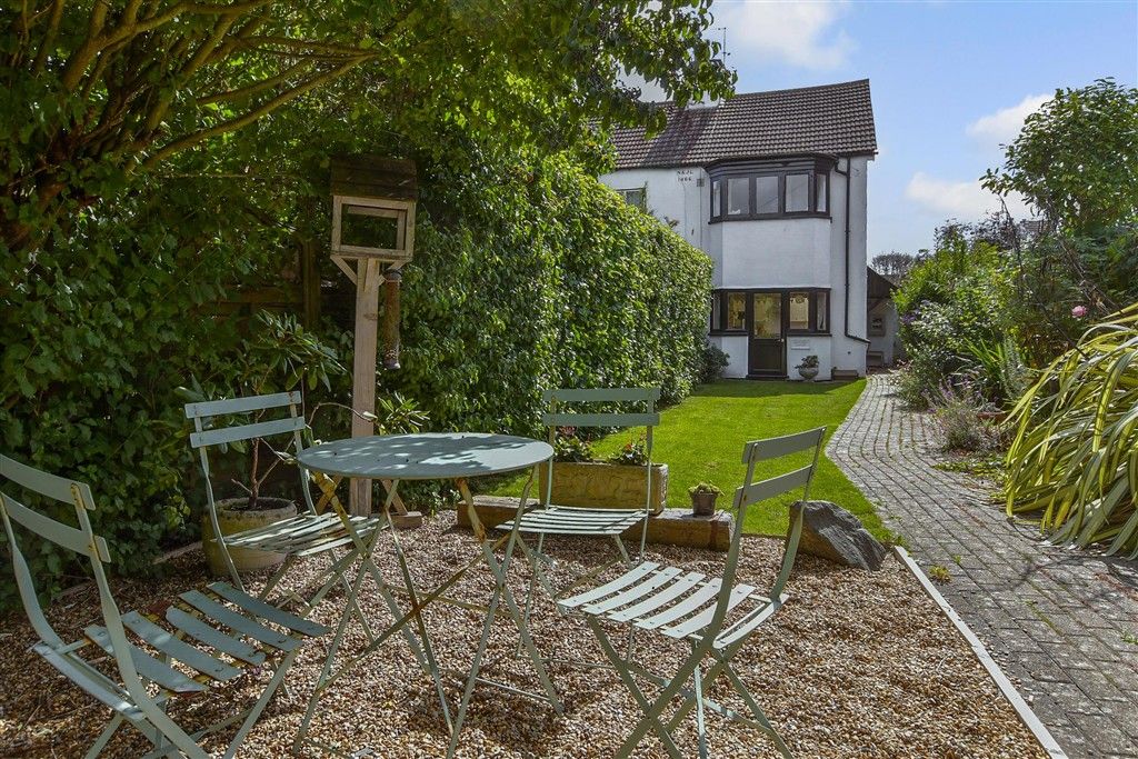 Property photo 1 of 16 Front Garden