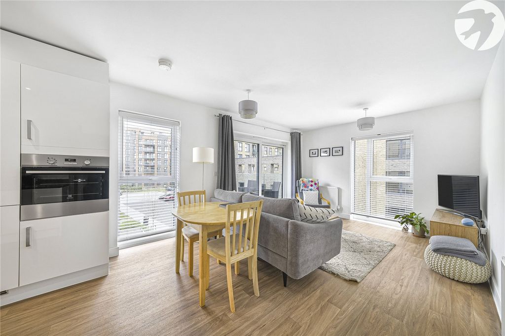 Property photo 3 of 31 Kitchen/Dining