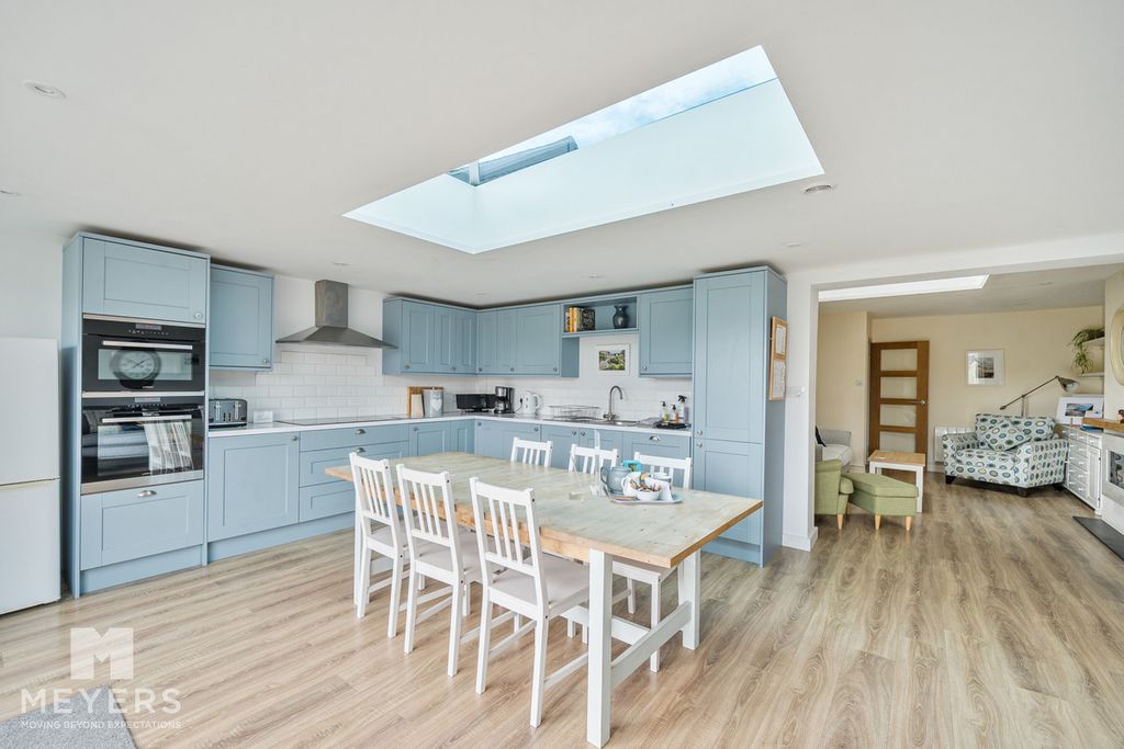 Property photo 3 of 22