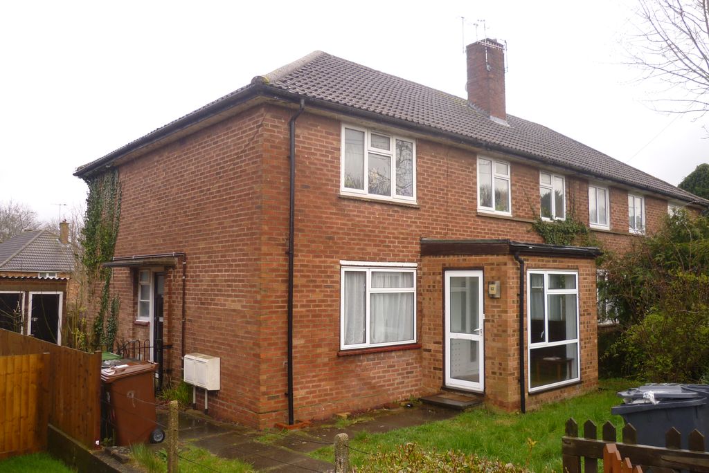 Property photo 1 of 7 92 Ashfield Ave (15)
